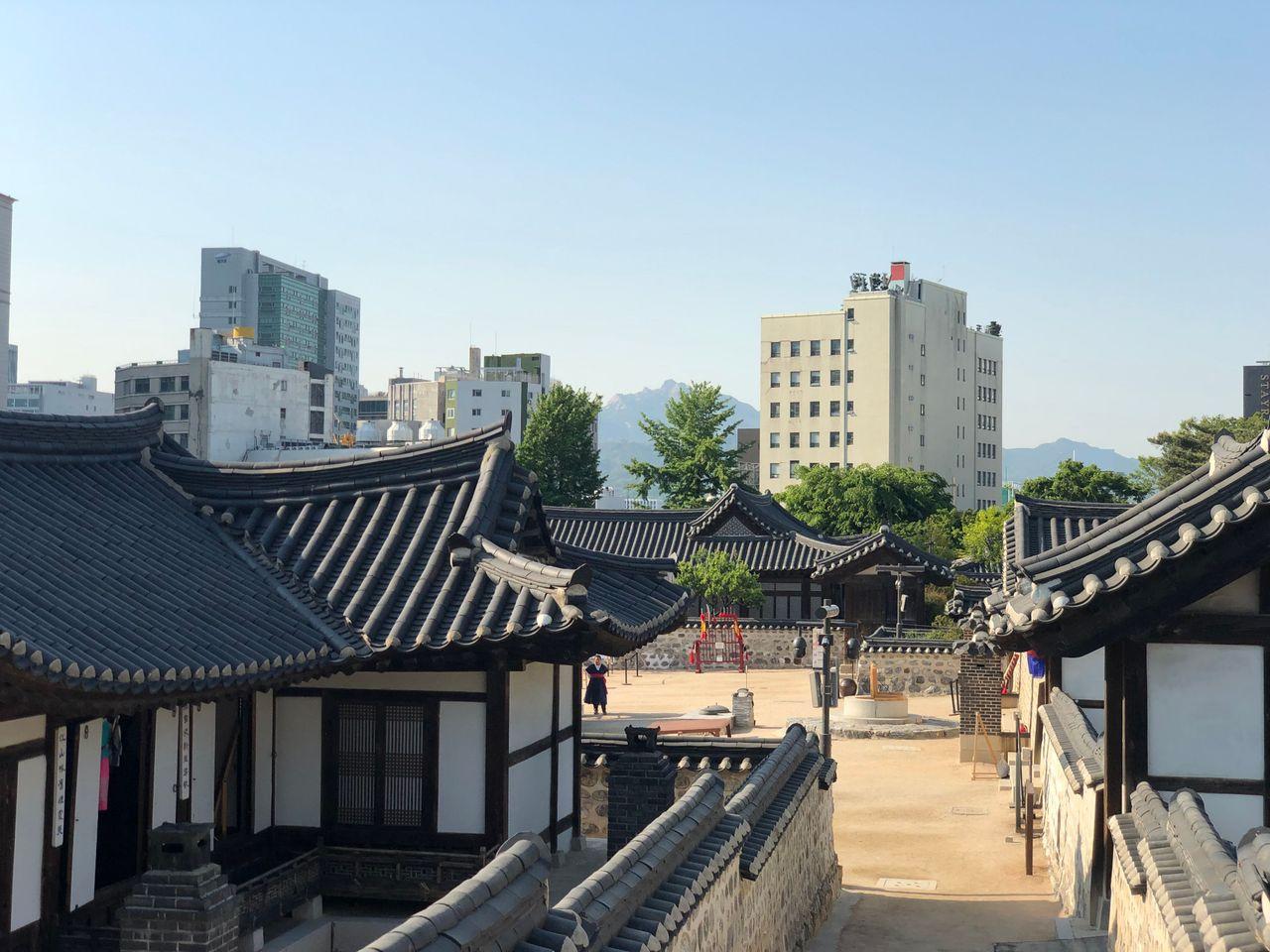 Place where time has frozen; Namsangol Hanok Village, the most beautiful site in Seoul